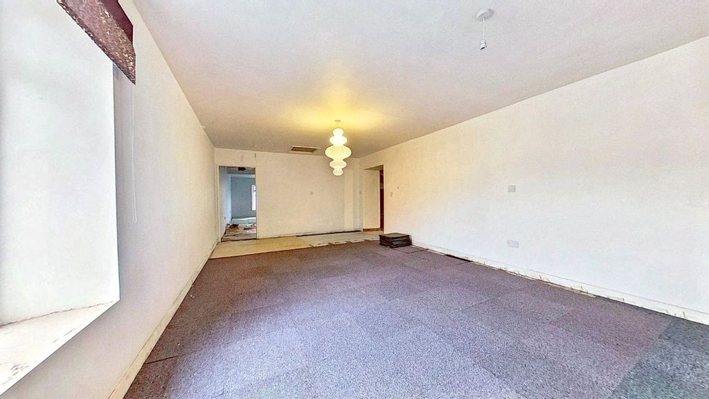 Property photo 3 of 37