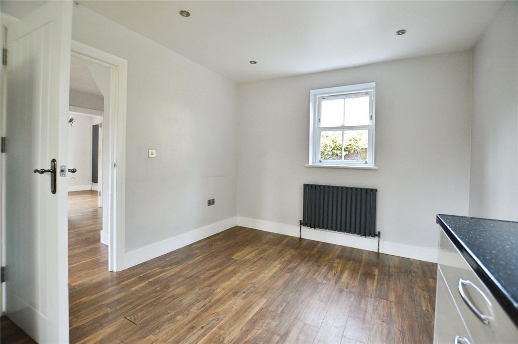 Property photo 3 of 11 Picture No. 21