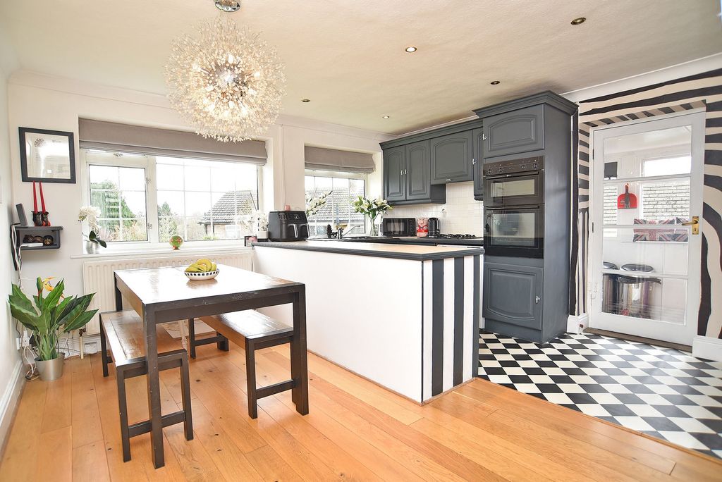 Property photo 2 of 26