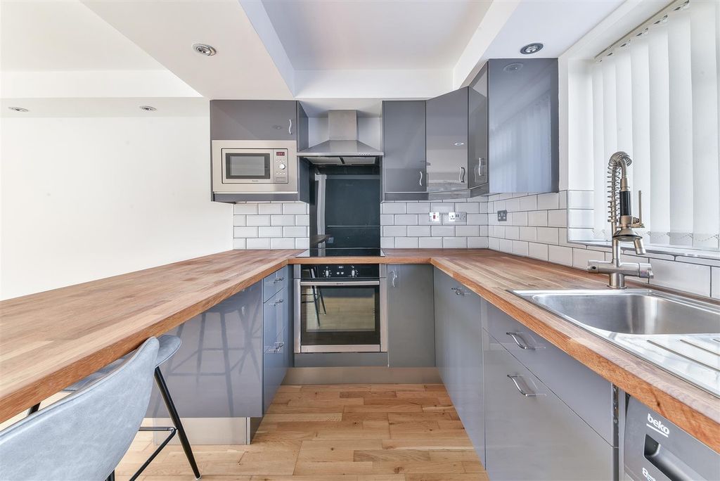 Property photo 2 of 11 Cascades, 14- (7).Jpg