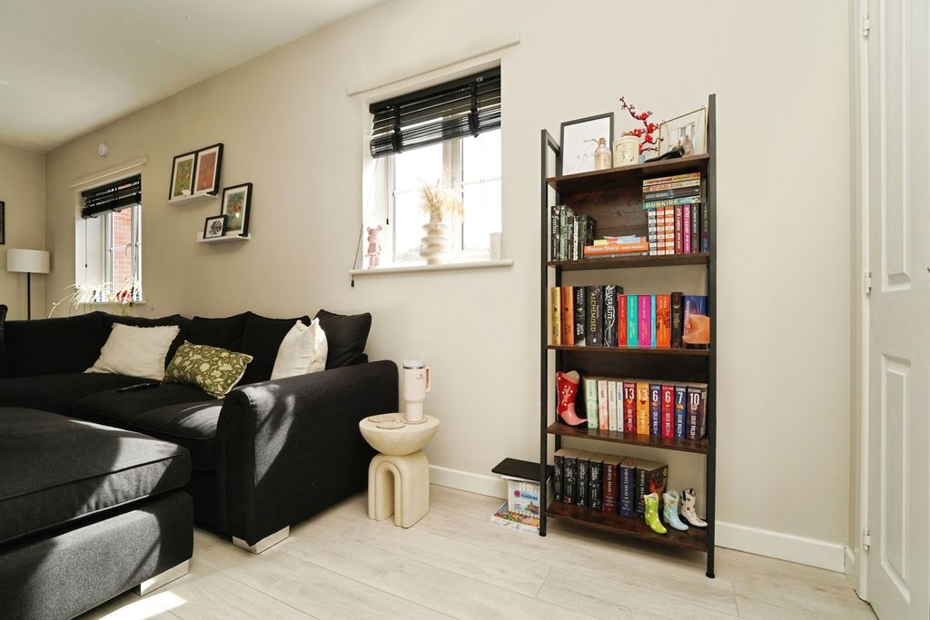 Property photo 3 of 9 Pbox-Img.Jpg