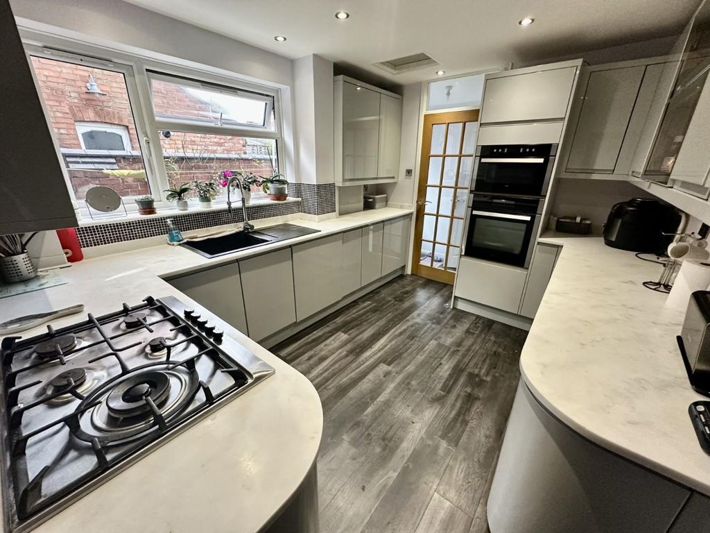 Property photo 2 of 14 47York7.Jpg