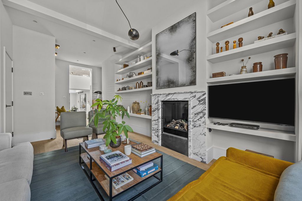 Property photo 3 of 12