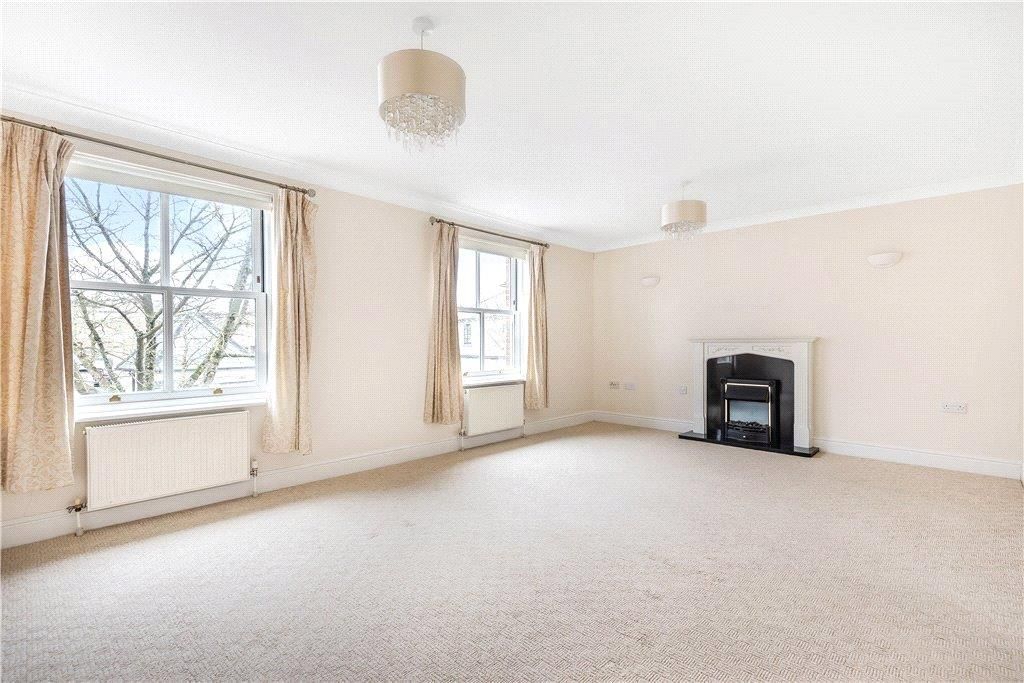 Property photo 2 of 10 Sitting Room