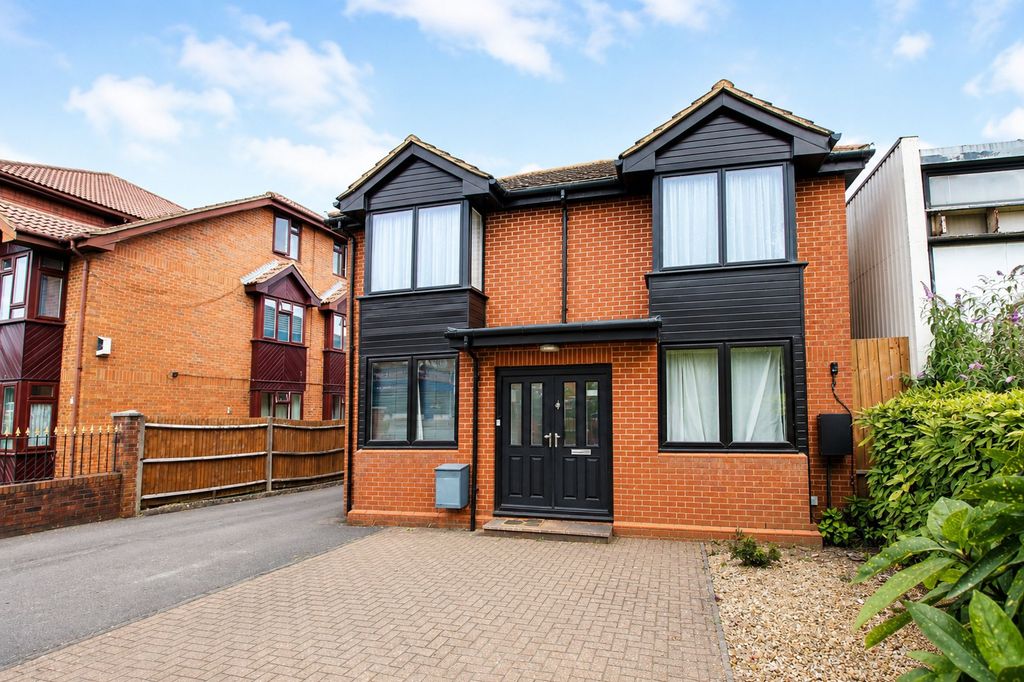Property photo 1 of 8 External