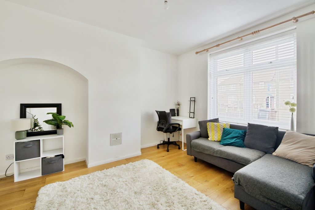 Property photo 3 of 13 Pbox-Img.Jpg