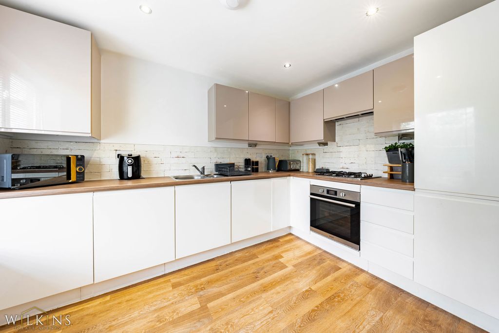 Property photo 2 of 31 Photograph