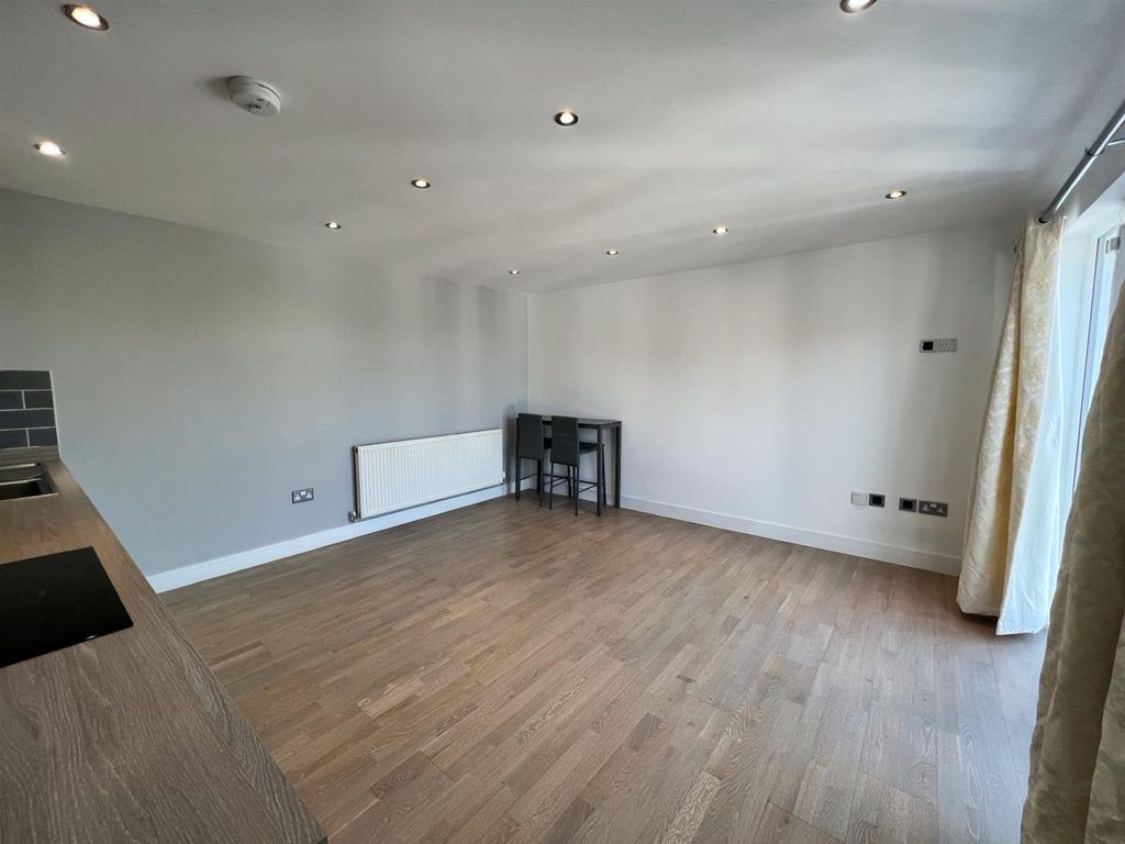 Property photo 3 of 10 Kitchen/Living Room