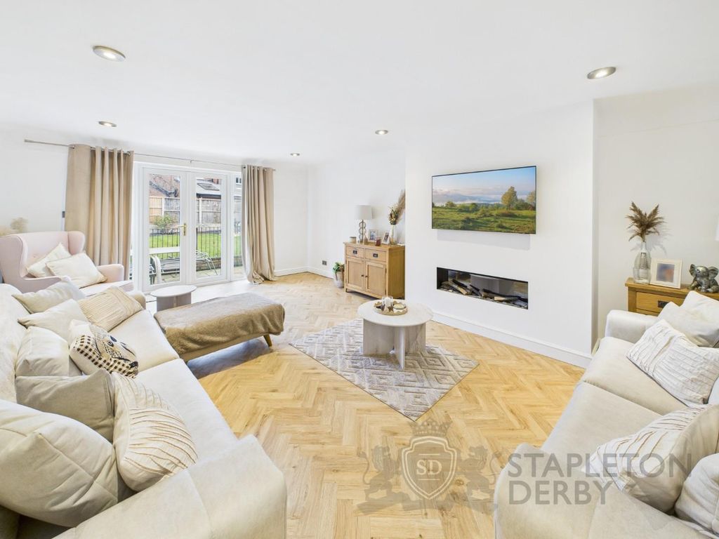 Property photo 3 of 24 Cam04720G0-Pr0177-Still014.Jpg