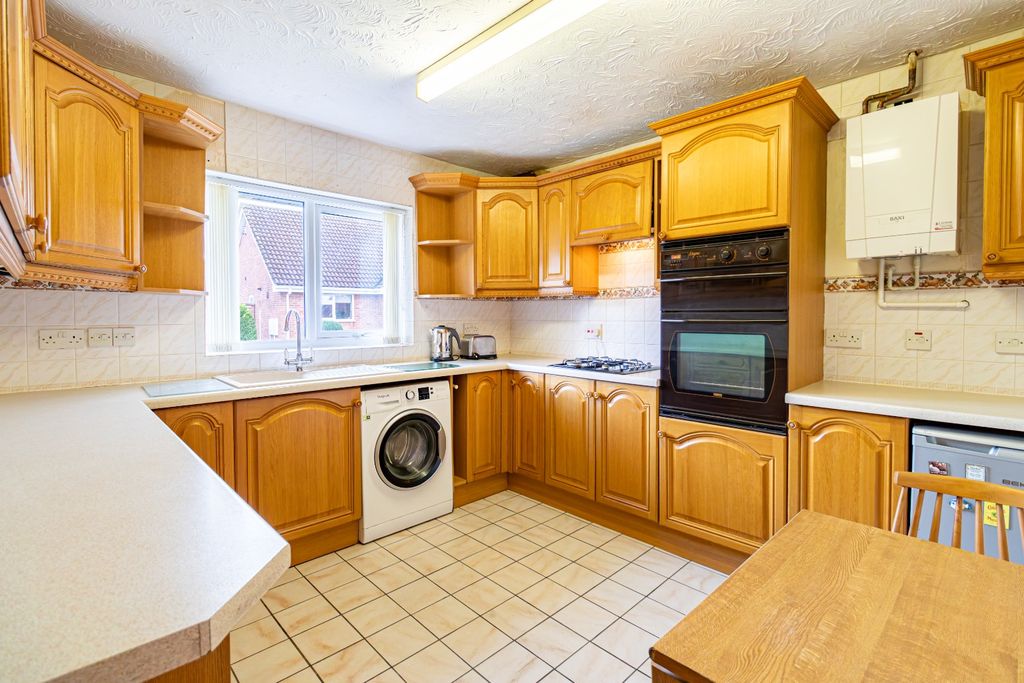 Property photo 2 of 21 4215204