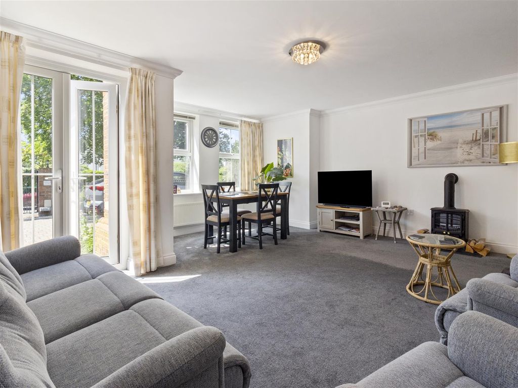 Property photo 3 of 21 2 Seacroft Appartments-002.Jpg