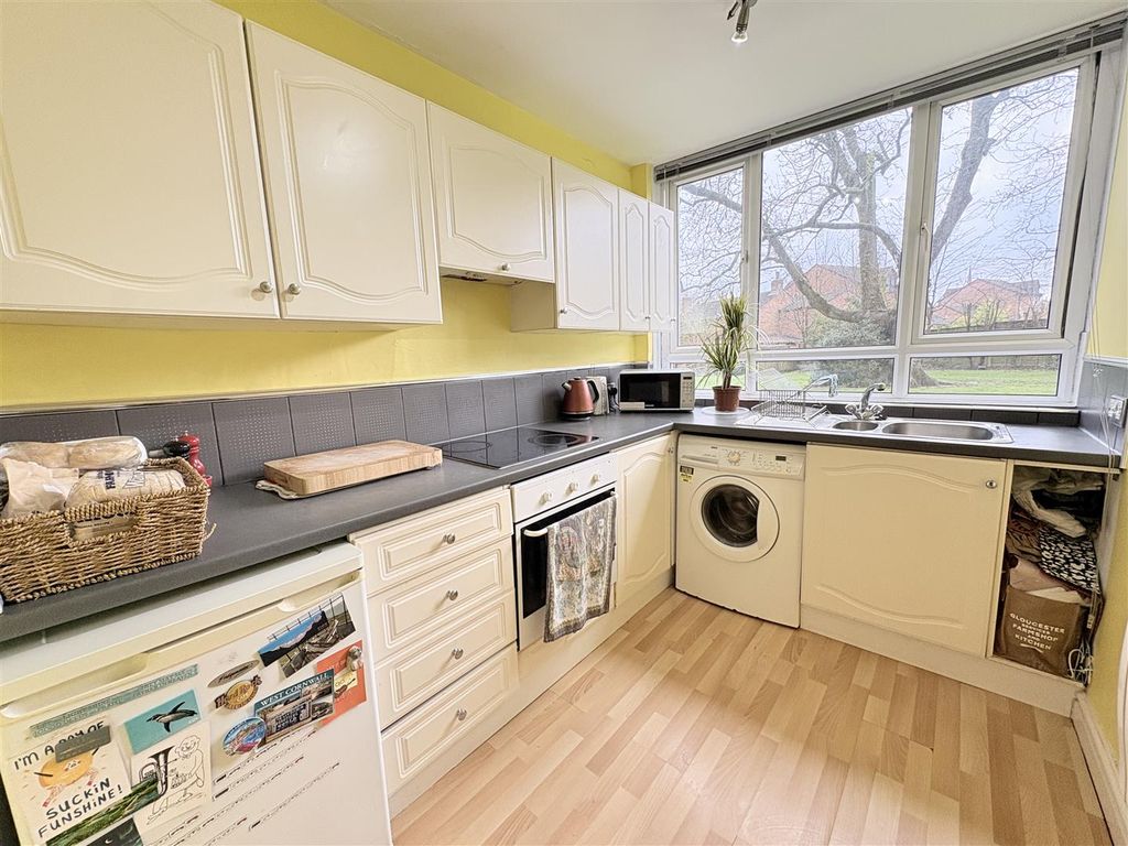 Property photo 2 of 14 Kitchen