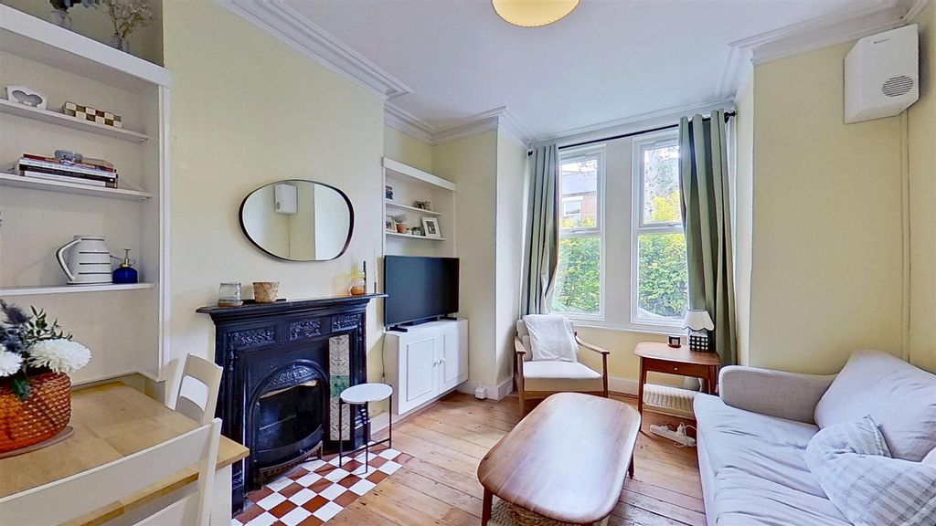 Property photo 2 of 10 Balvernie-Grove-Southfields-Sw19-05052026_151501.J