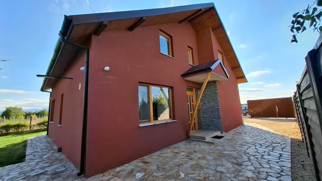 Property photo 3 of 6