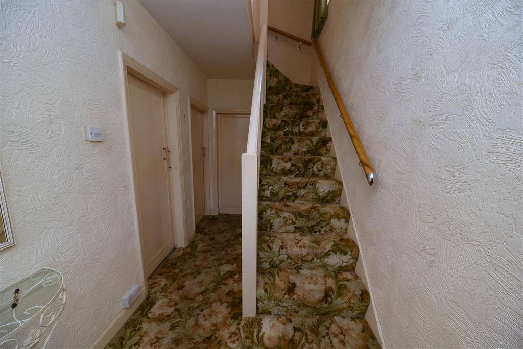 Property photo 2 of 14 Hall.Jpg