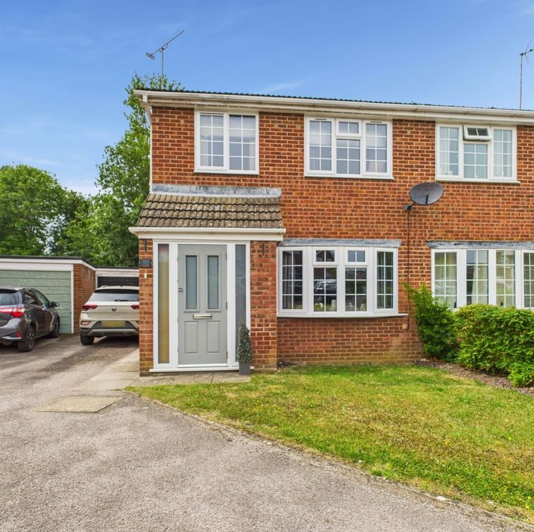 Property photo 1 of 15 Cam02127G0-Pr0304-Still015 (1)