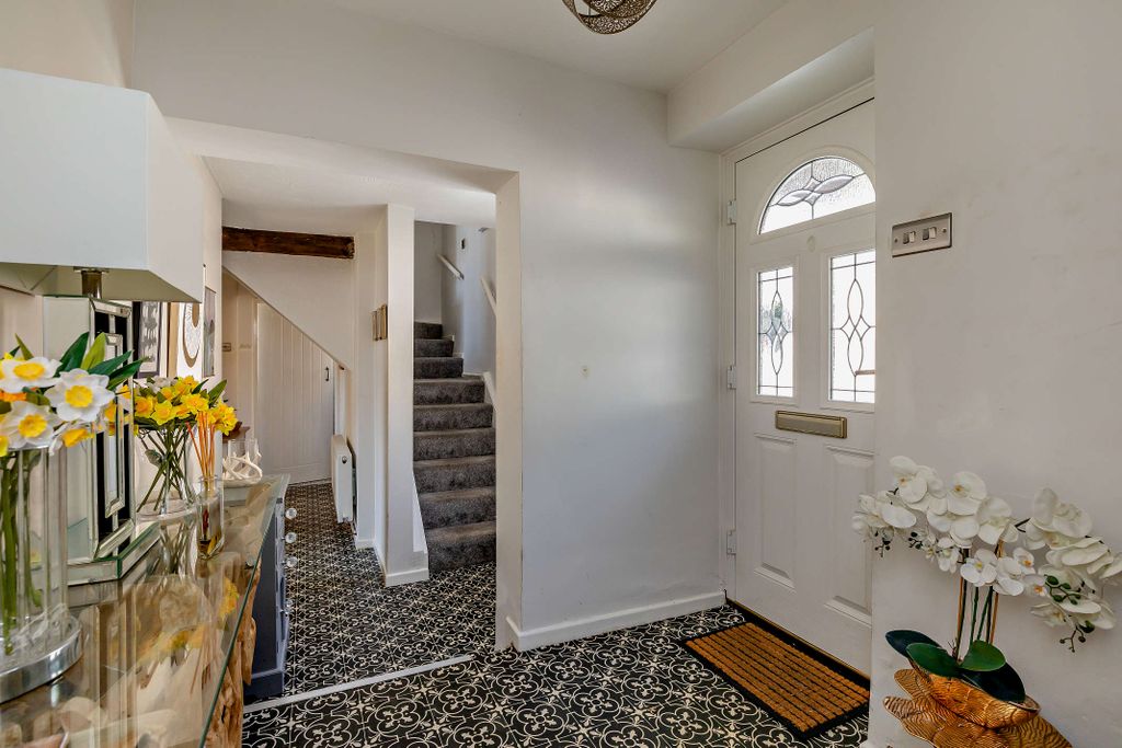 Property photo 2 of 23