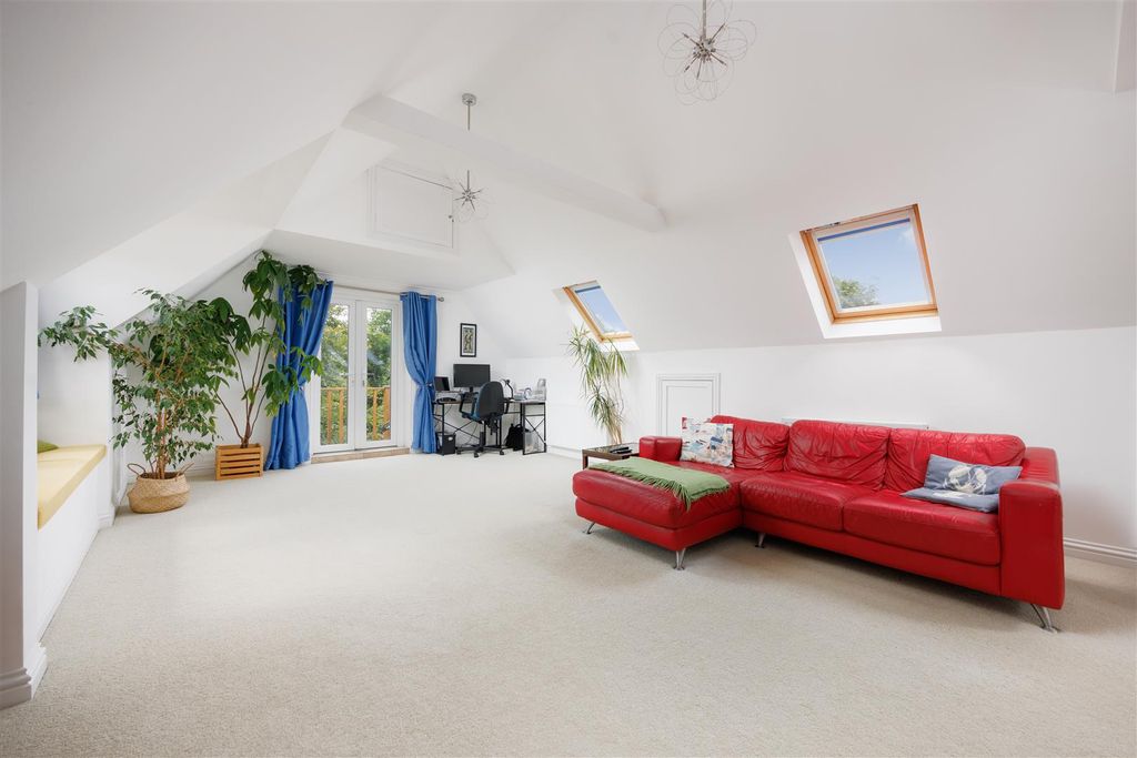 Property photo 2 of 45