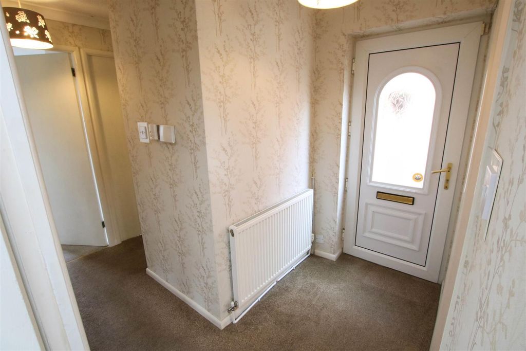 Property photo 2 of 14 Entrance Hall