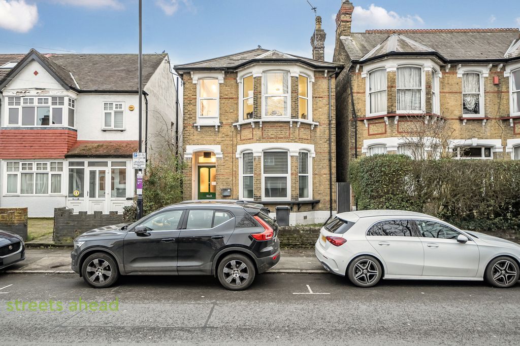 Property photo 1 of 17 33c7d252-Bf20-4Cb...