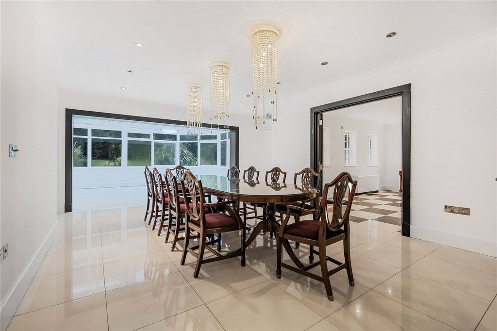 Property photo 3 of 19 Dining