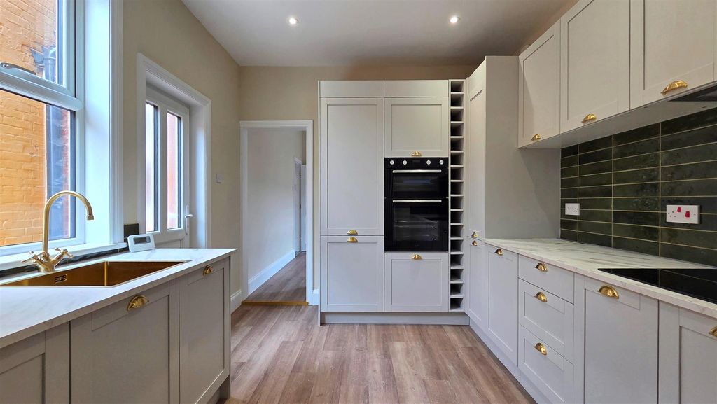 Property photo 3 of 15 Kitchen