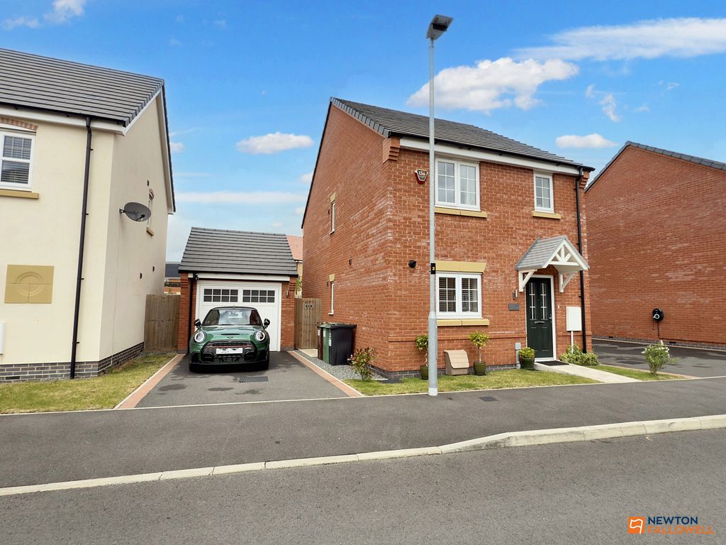 Property photo 1 of 32