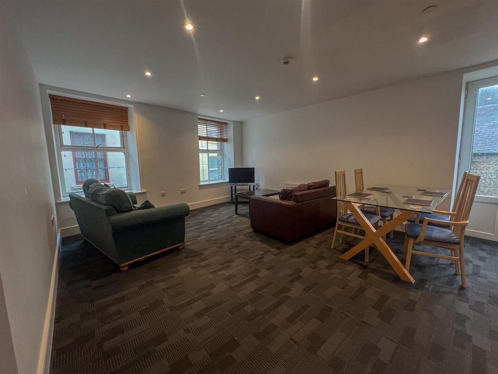 Property photo 2 of 11 Apt 18 The Courtyard-8.Jpg