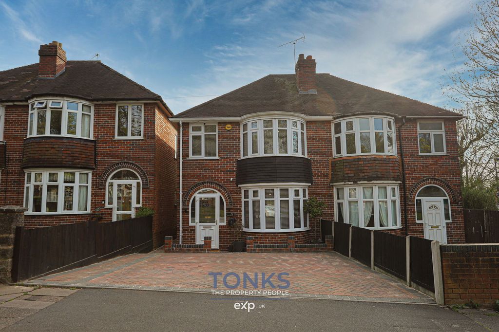Property photo 1 of 33