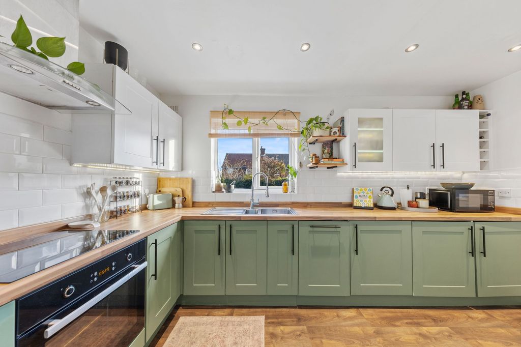 Property photo 3 of 25