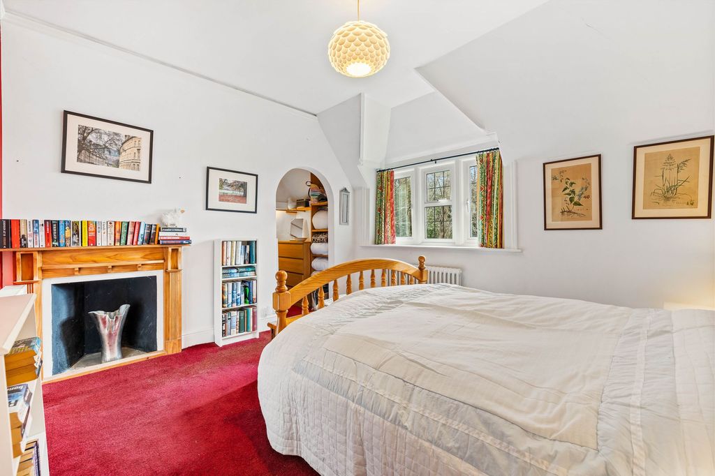 Additional image 15 of 5 bed property for saleShip Street, East Grinstead RH19