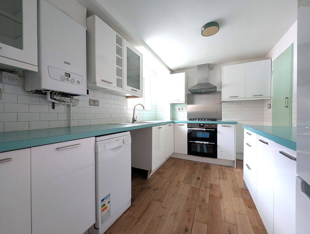 Property photo 3 of 11 Kitchen 53Sc