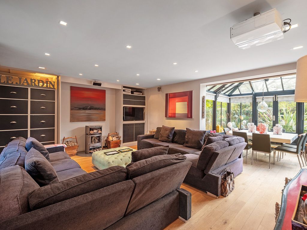 Property photo 1 of 32