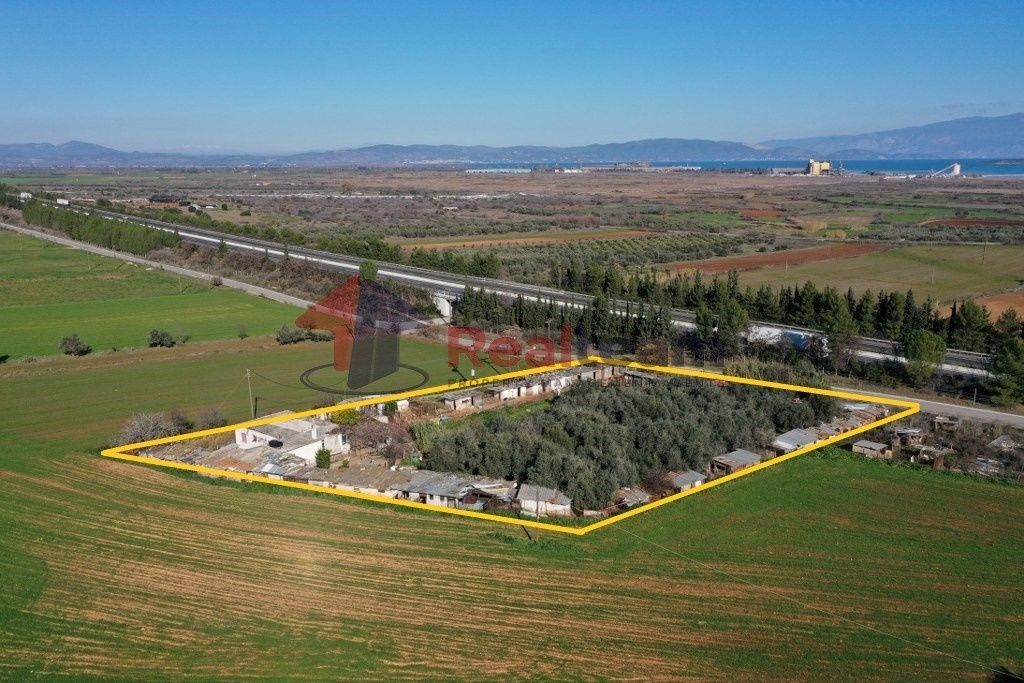 Property photo 2 of 25