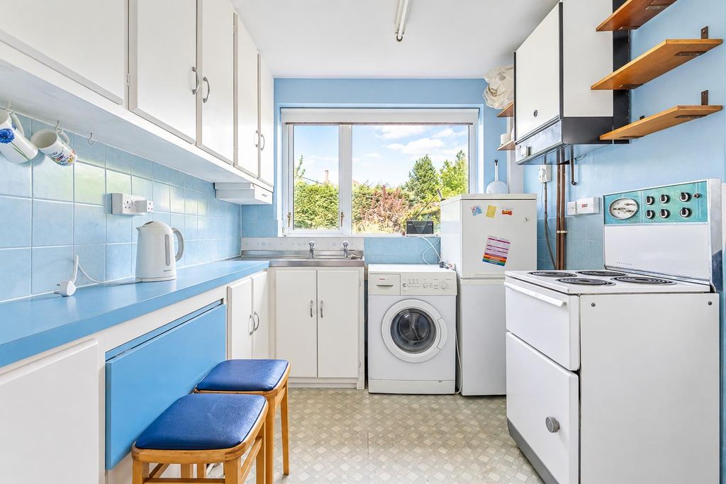 Property photo 3 of 19 Kitchen
