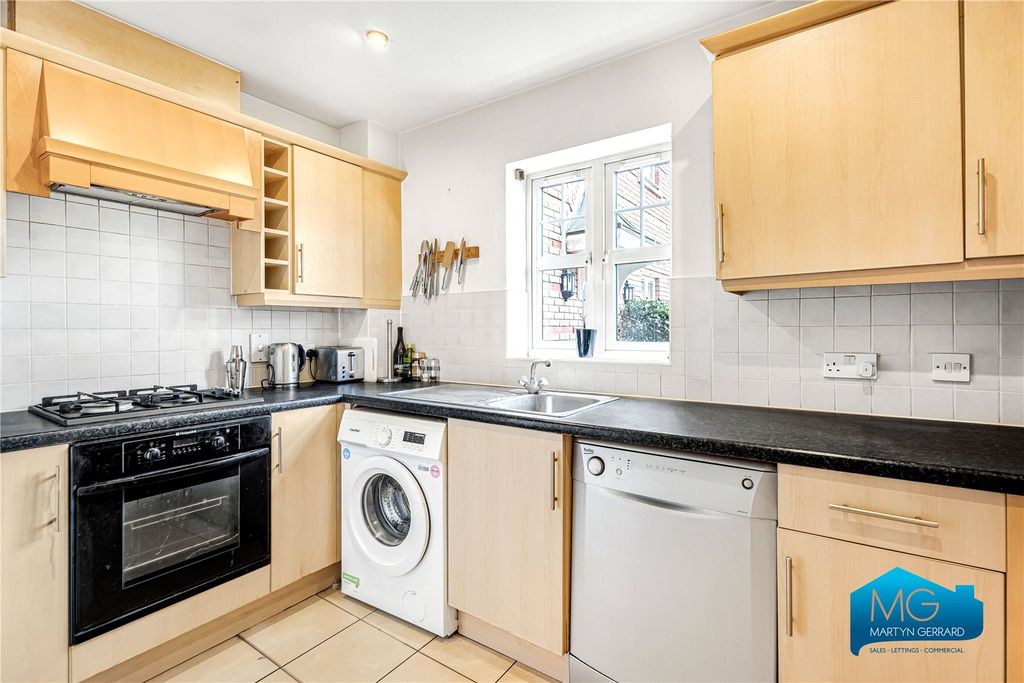 Property photo 2 of 17 Picture No. 15