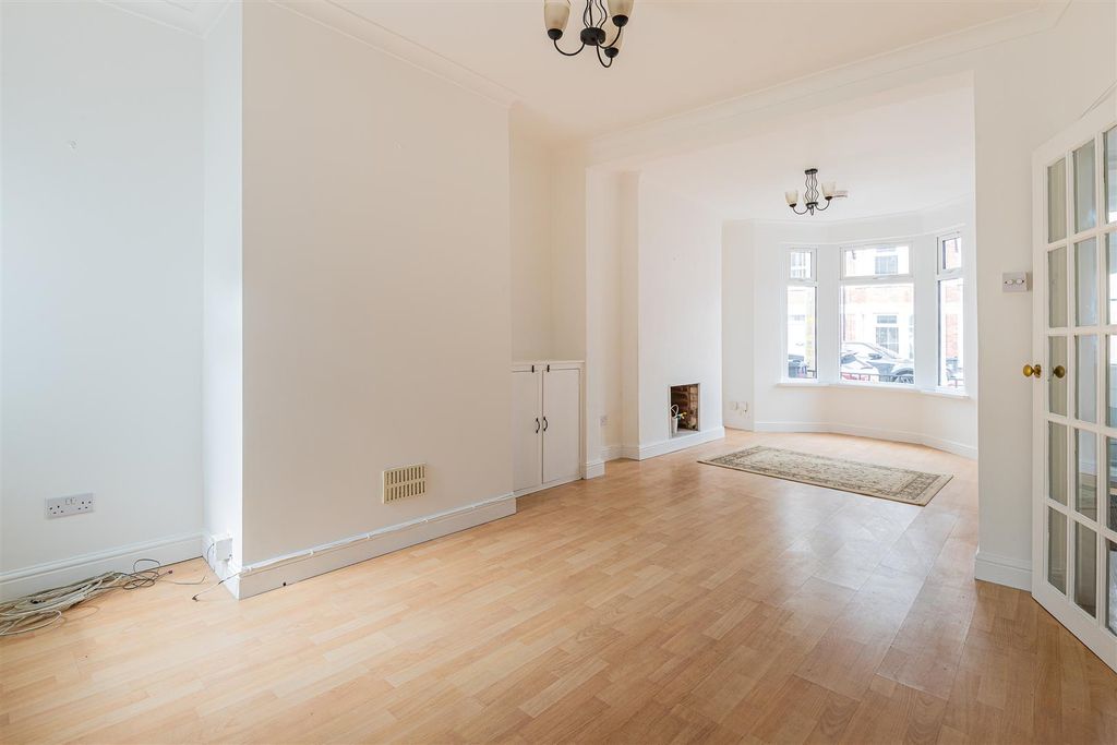 Property photo 3 of 10 Bloom Street 7-8.Jpg