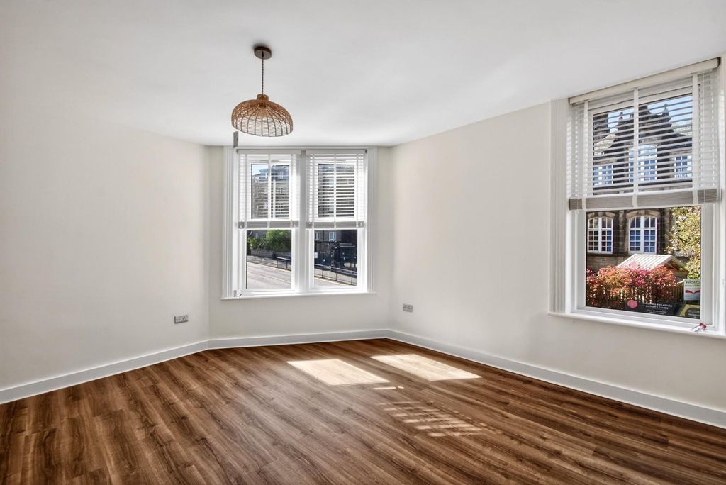 Property photo 2 of 9 Flat2-1Heywoodrd-2.Jpg