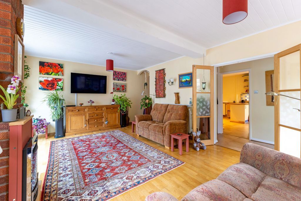 Property photo 3 of 18 Sitting Room
