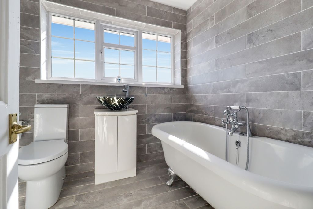 Property photo 2 of 33 Bathroom-VII
