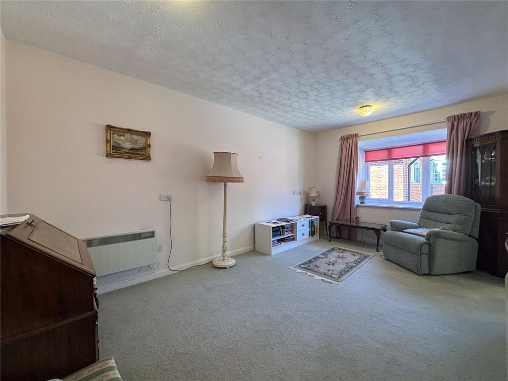 Property photo 2 of 7 Living Room