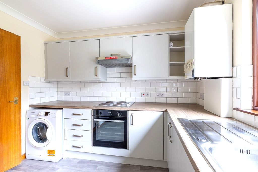 Property photo 3 of 18 Kitchen