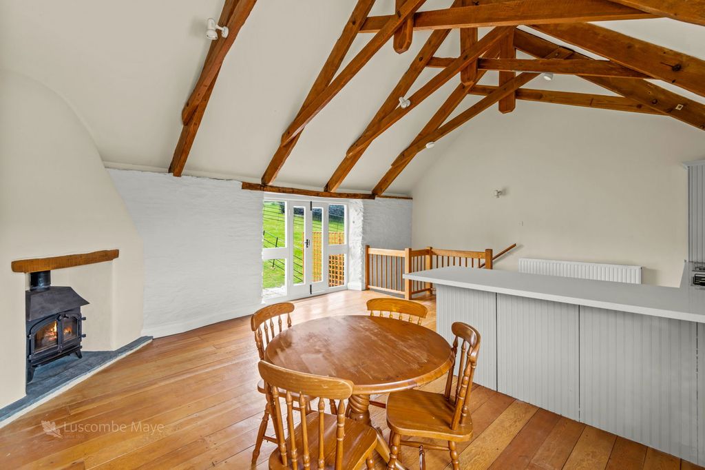 Property photo 3 of 11