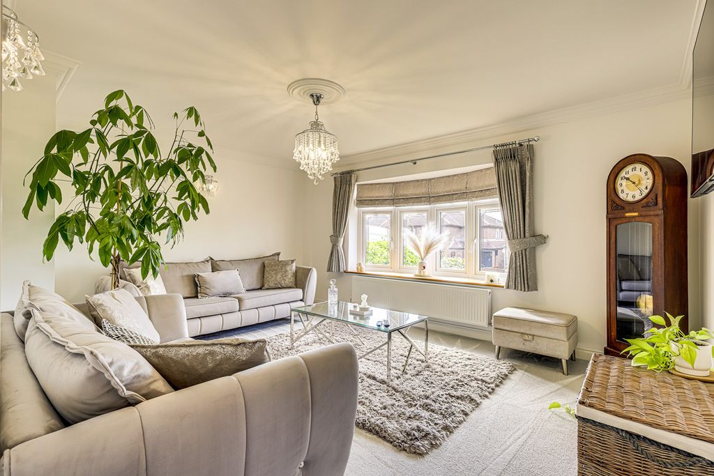 Property photo 2 of 31