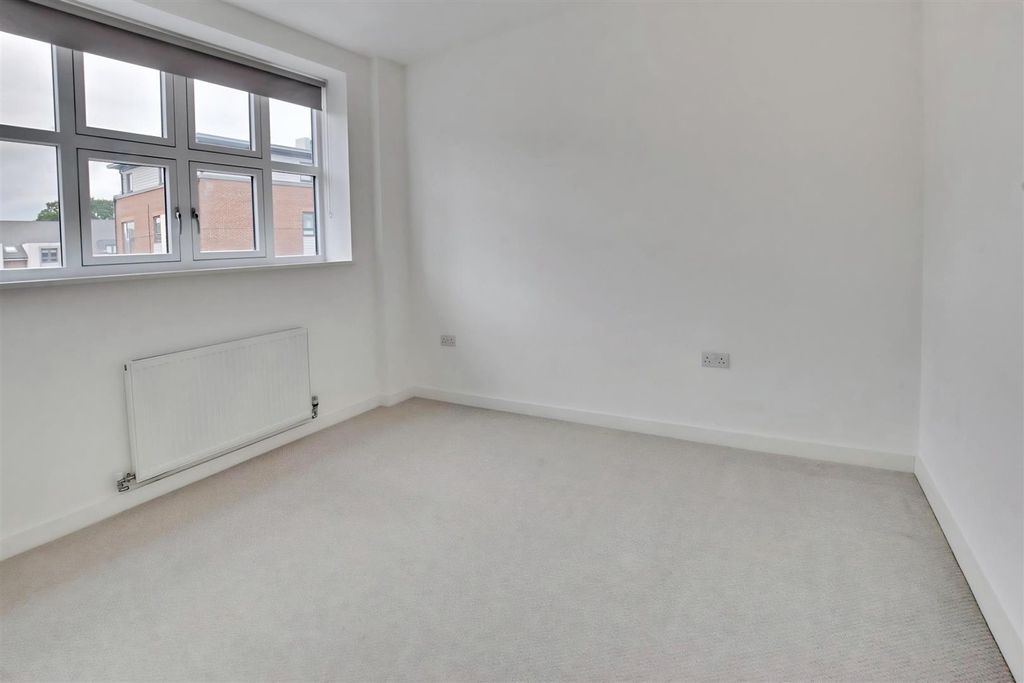 Property photo 3 of 5 8dc548F7-R61m1Cgkhr2Lryinsae_Dqpq7x4.Jpg