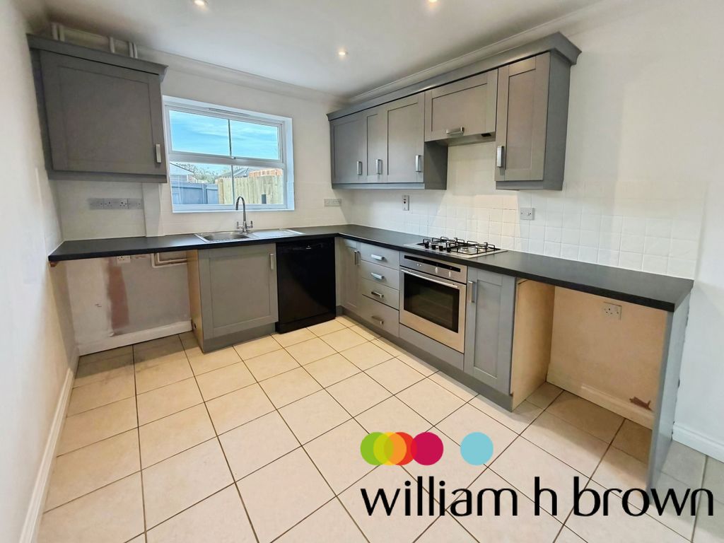 Property photo 3 of 10 Kitchen