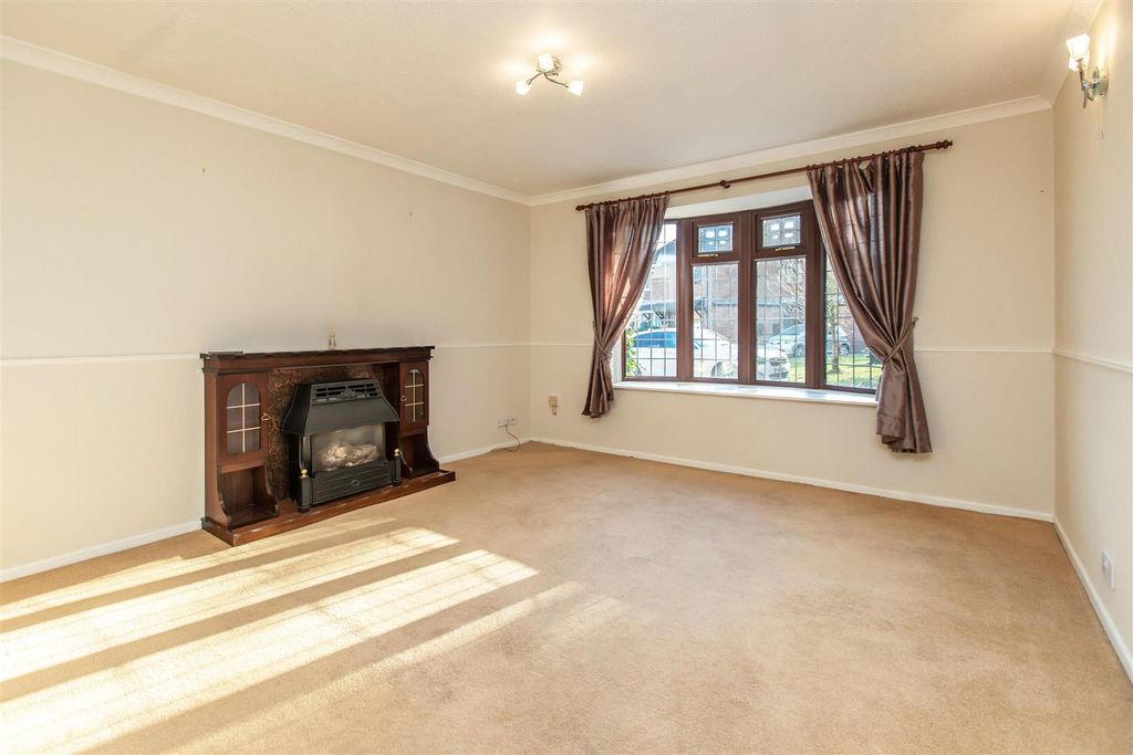 Property photo 1 of 15 Approach