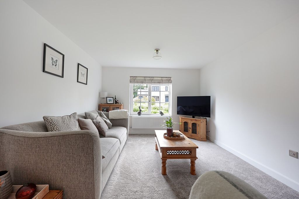Property photo 2 of 25 4298783