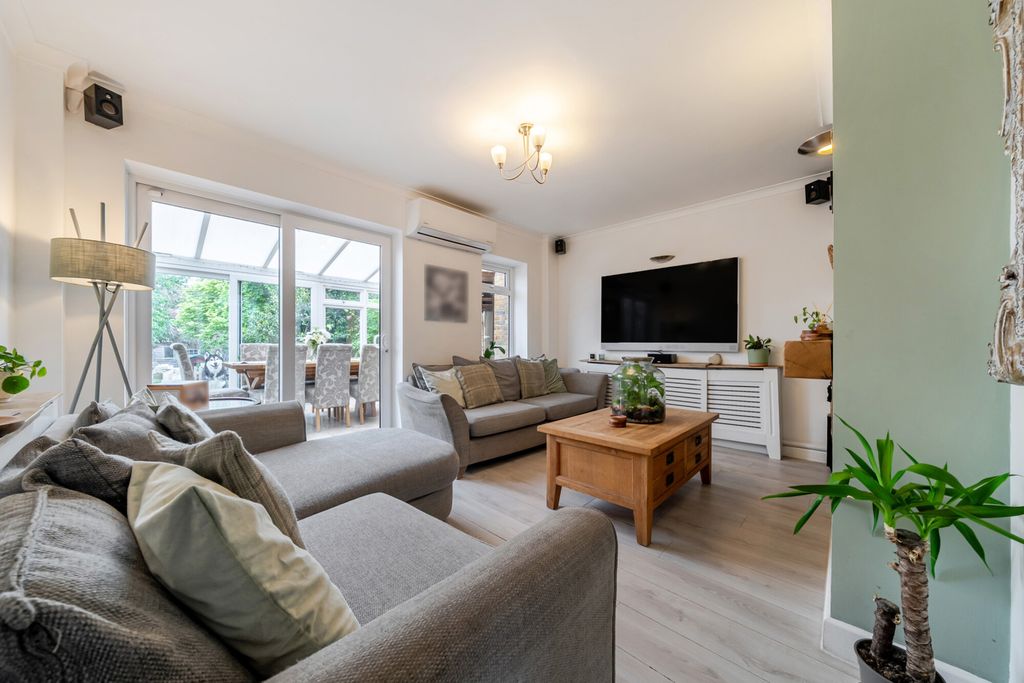 Property photo 3 of 22 1454292-12-69F9Fe...