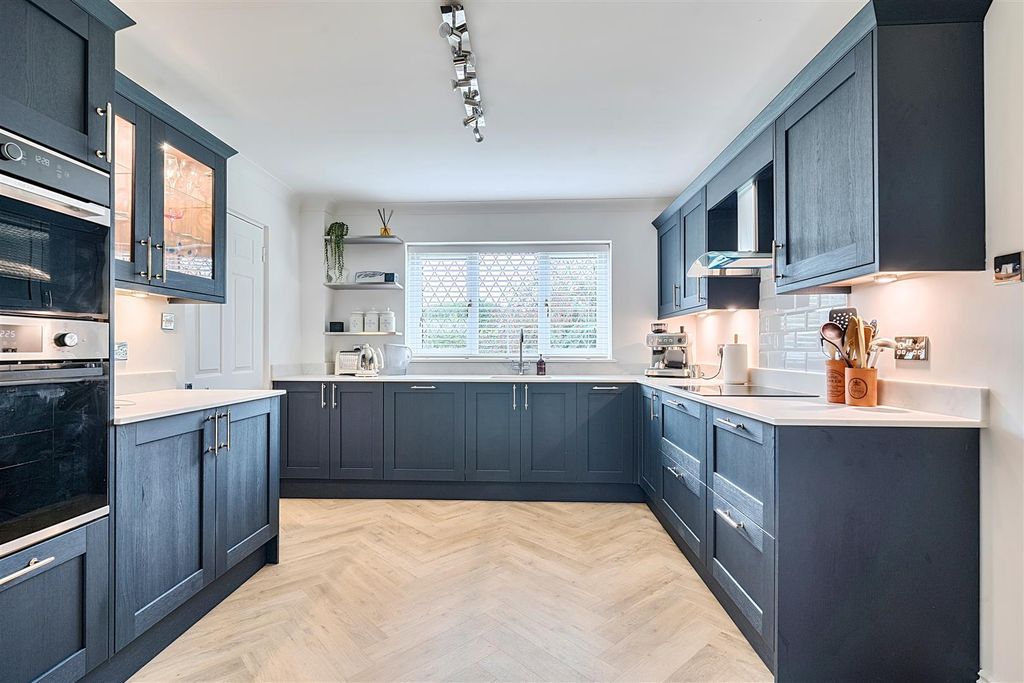 Property photo 2 of 18 1403804-15-697765B1Ad799.Jpg